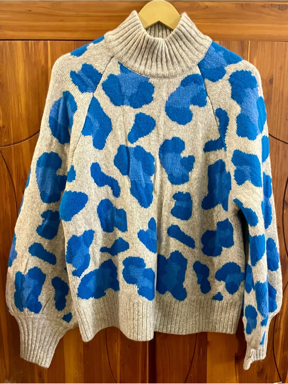 H&M Blue Leopard Mock Neck Sweater NWOT - Picture 1 of 5